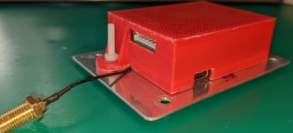 Enclosure on its orientable plate